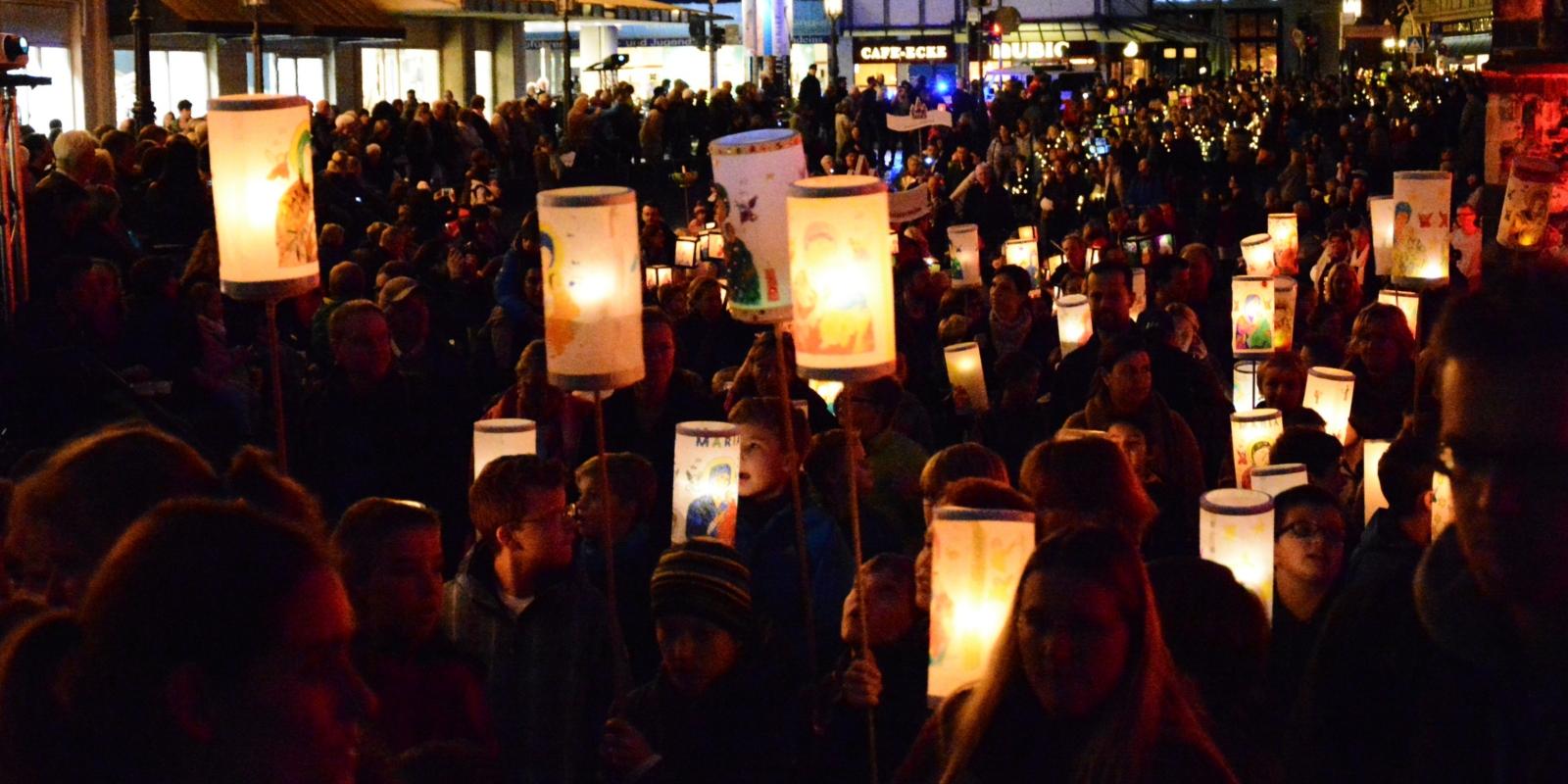 Foto: 11.11.2015

Martinszug durch die Bonner Innestadt