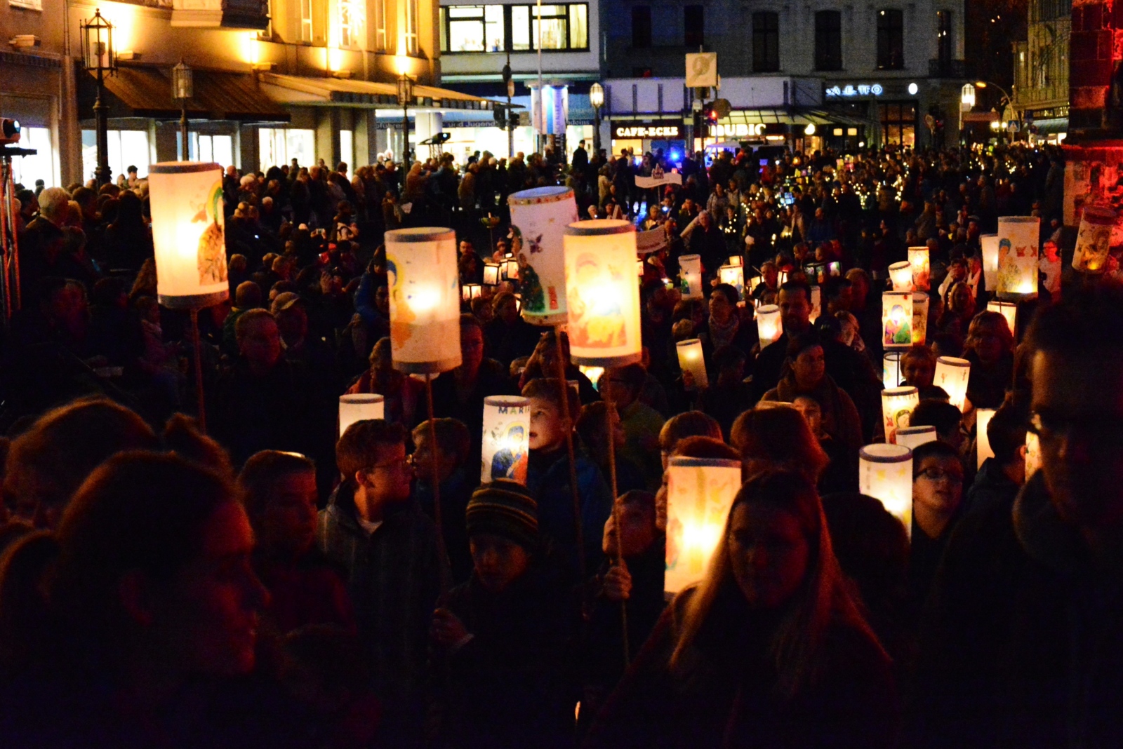 Foto: 11.11.2015

Martinszug durch die Bonner Innestadt